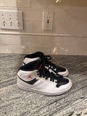 Nike Air Jordan Access White Black GS AV7941-101 Size 5.5/Women’s 7
